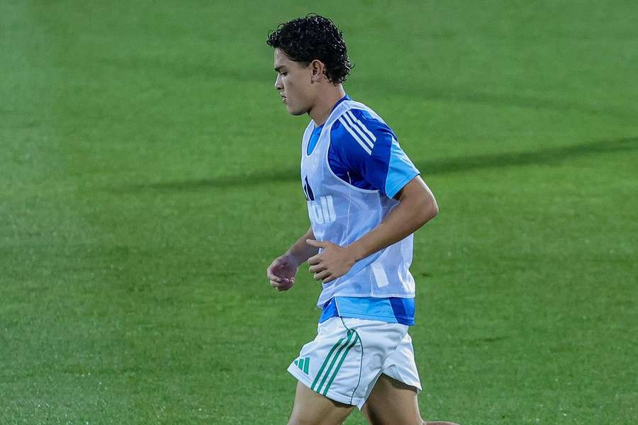 Brandon Aguilera no aquecimento antes da partida com o FC Porto