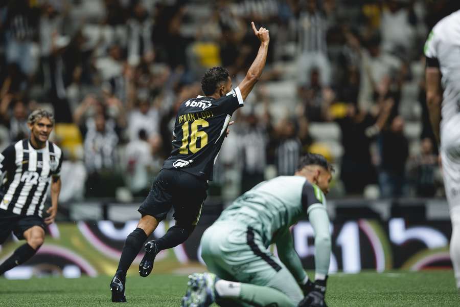 Renan Lodi marcou seu 1° gol com a camisa do Galo