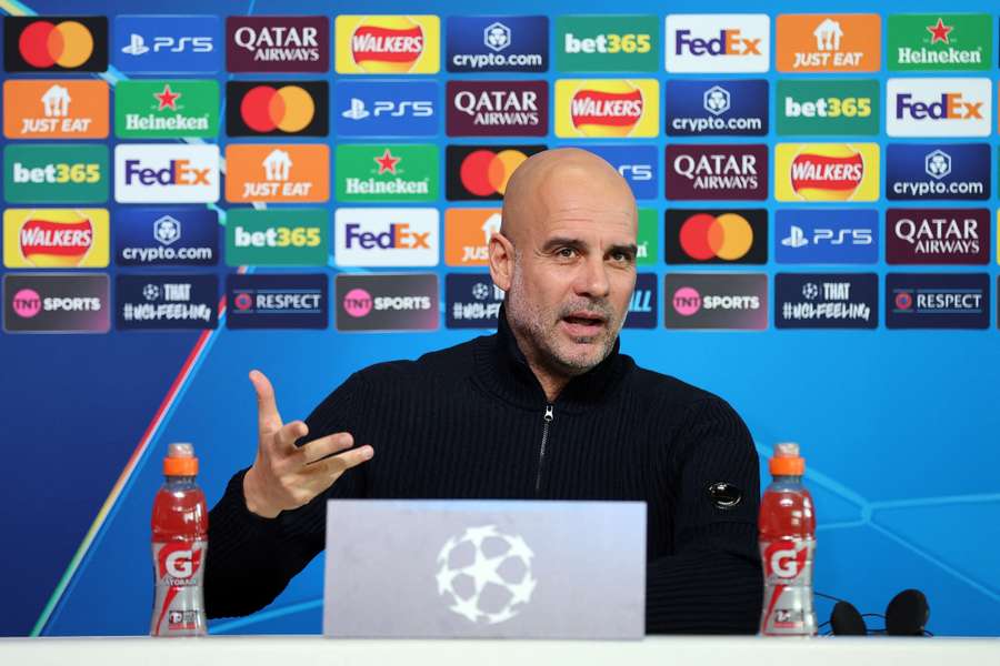 Menedżer Manchesteru City Pep Guardiola uczestniczy w konferencji prasowej Ligi Mistrzów