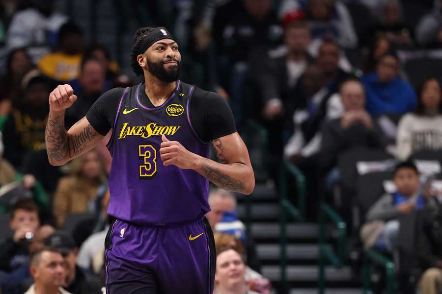 Davis se despide de los Lakers.