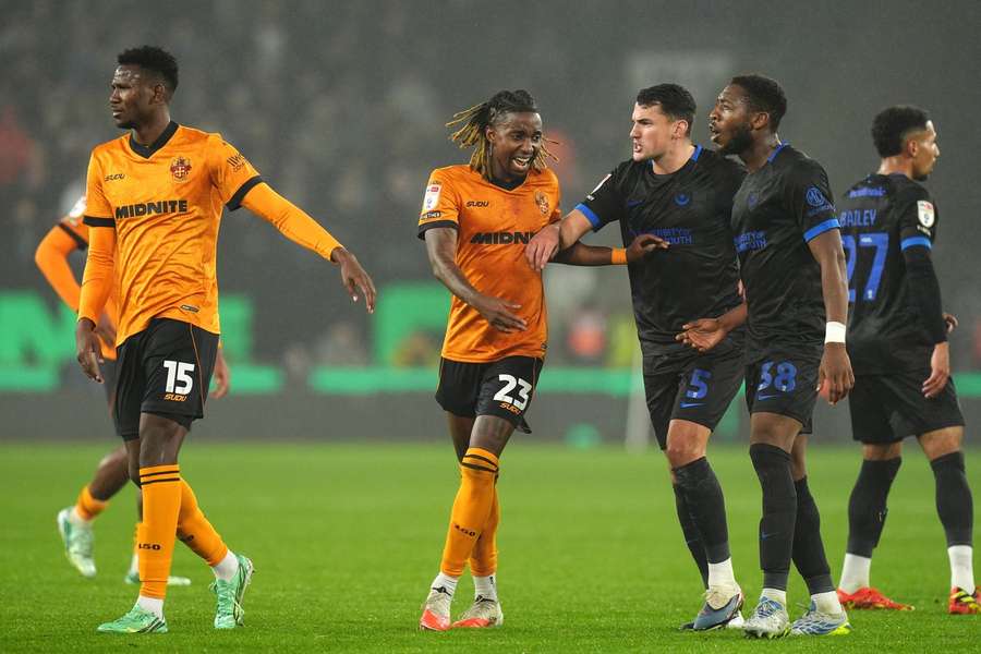 Wolverhampton empatou na receção ao Portsmouth Wolverhampton empatou na receção ao Portsmouth