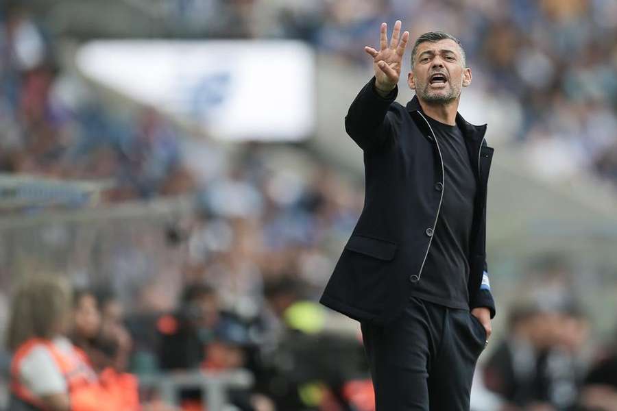 Sérgio Conceição tem três guarda-redes entre os 20 nomes disponíveis