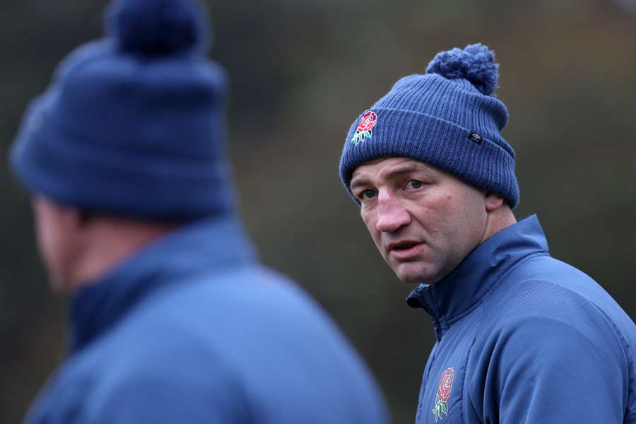 England's coach Steve Borthwick (R) takes a team training session