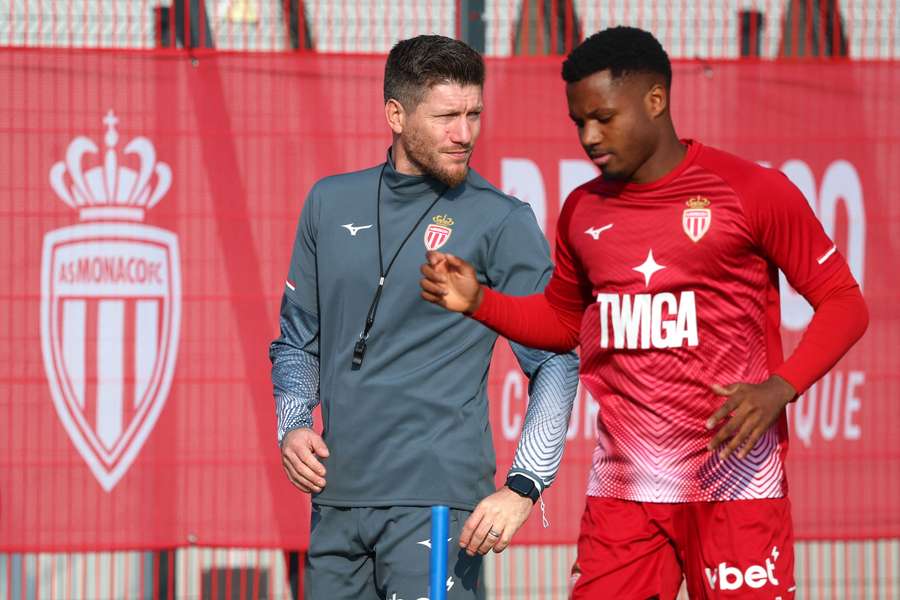 Sébastien Pocognoli et Ansu Fati.