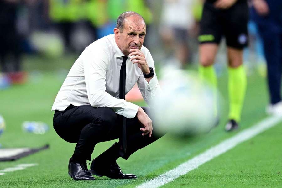 Allegri by sa mal stať novým trénerom Neapolu. Allegri by sa mal stať novým trénerom Neapolu.