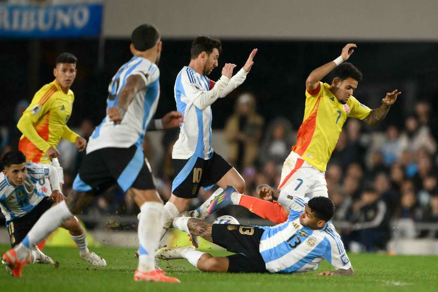Argentina and Colombia played to a 1-1 stalemate in World Cup qualifying.