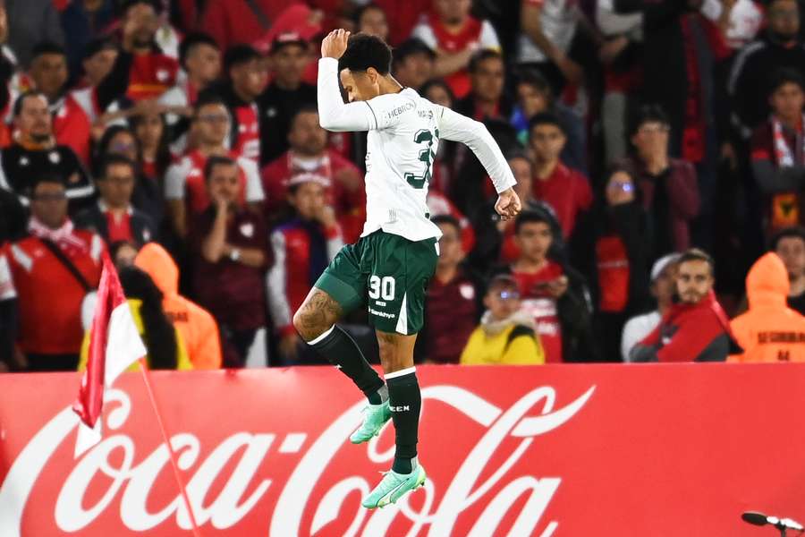 Matheusinho vibra com gol da vitória do Goiás Matheusinho vibra com gol da vitória do Goiás
