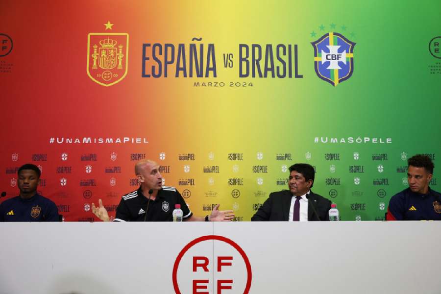 Federacje piłkarskie Hiszpanii i Brazylii prezentują przyjazną kampanię antyrasistowską