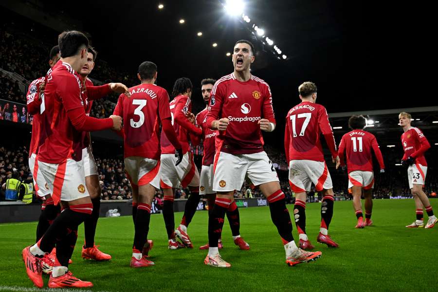 Diogo Dalot celebrates with teammates after Lisandro Martinez opened the scoring for Man Utd