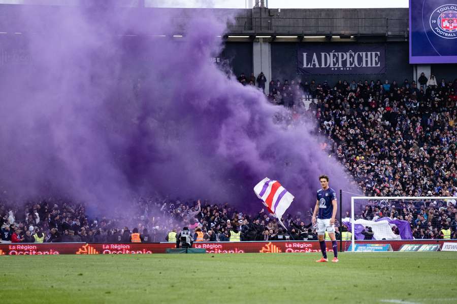 Meci din liga a doua franceză dintre Toulouse  și Paris FC