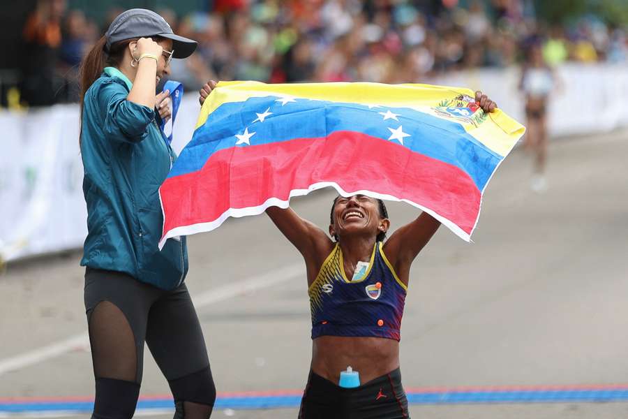 Magaly García ganan el maratón de Caracas.