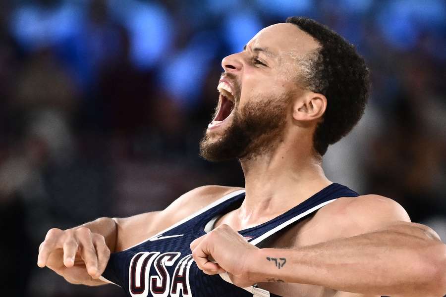 Stephen Curry terminou a partida com 24 pontos anotados