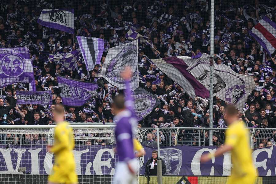 Die Fans vom VfL Osnabrück beim Spiel gegen Braunschweig.