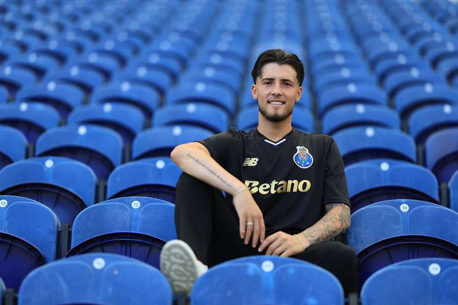Gonçalo Silva, guarda-redes de 19 anos do FC Porto