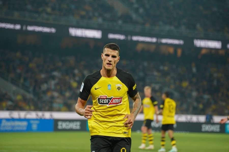 Erik Lamela se retira tras rescindir su contrato con el AEK