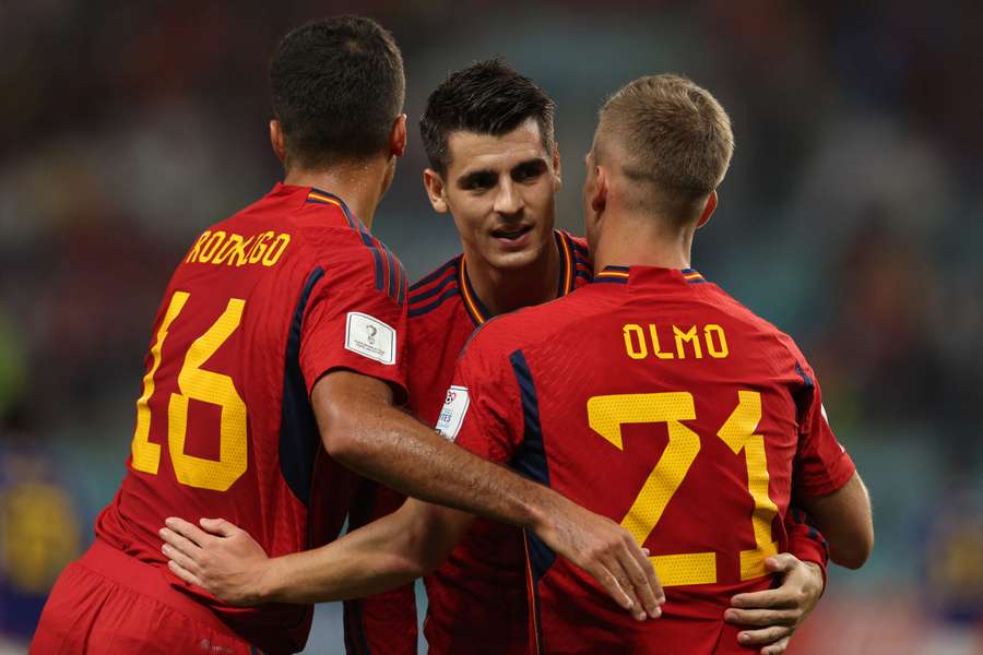 Morata, Rodrigo y Dani Olmo celebran un gol en el Mundial de Catar