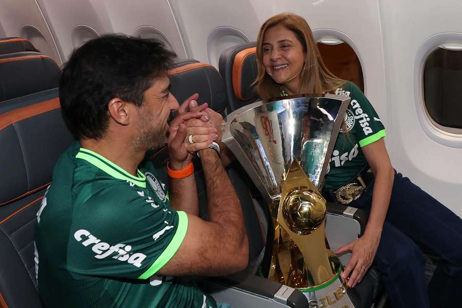 Abel e Leila celebraram o título no avião de volta para São Paulo