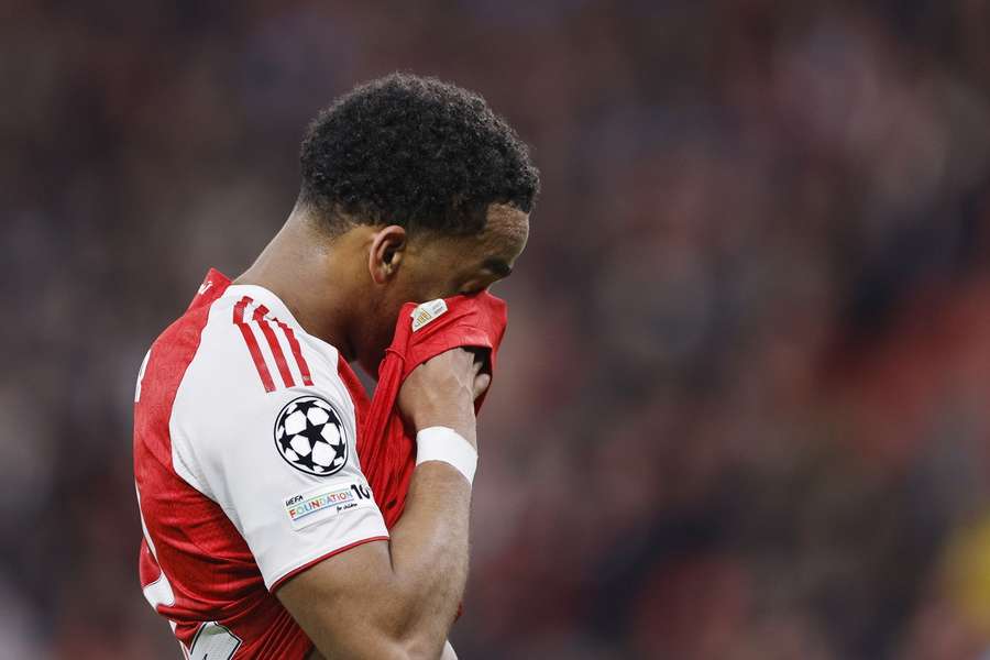 Jurrien Timber em ação pelo Arsenal Jurrien Timber em ação pelo Arsenal