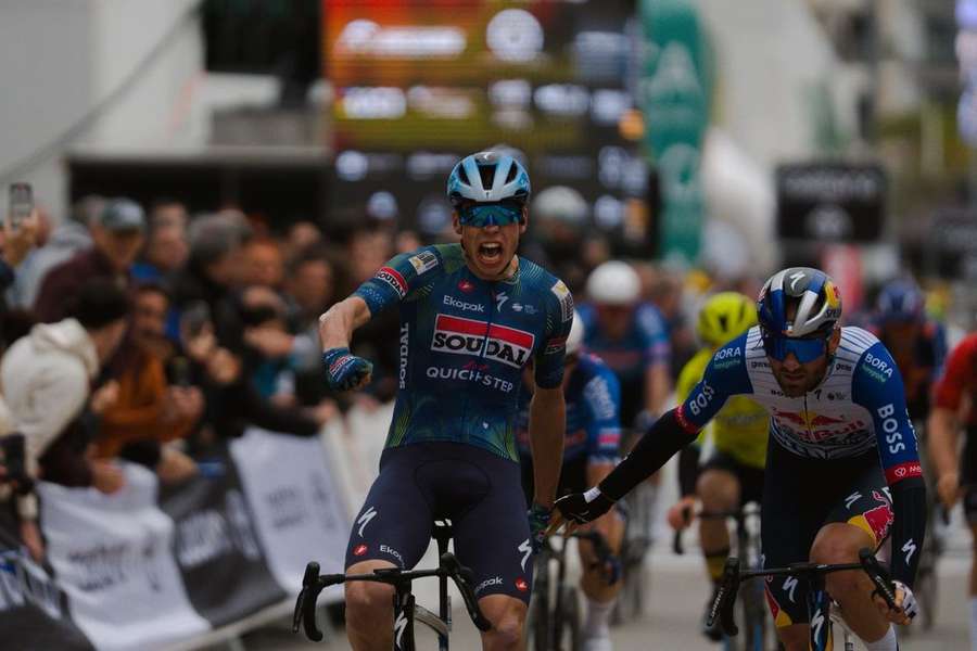 Paul Magnier (Soudal Quick-Step) venceu a primeira etapa da Volta ao Algarve