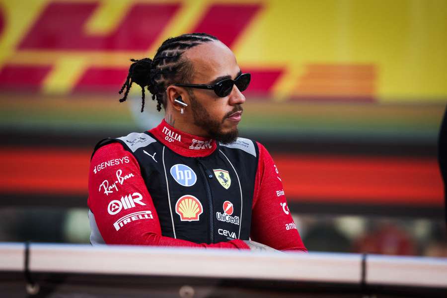 Hamilton hat nach dem Saisonfinale die Zweifel an einer Fortsetzung seiner Karriere bei Ferrari nicht zerstreut Hamilton hat nach dem Saisonfinale die Zweifel an einer Fortsetzung seiner Karriere bei Ferrari nicht zerstreut