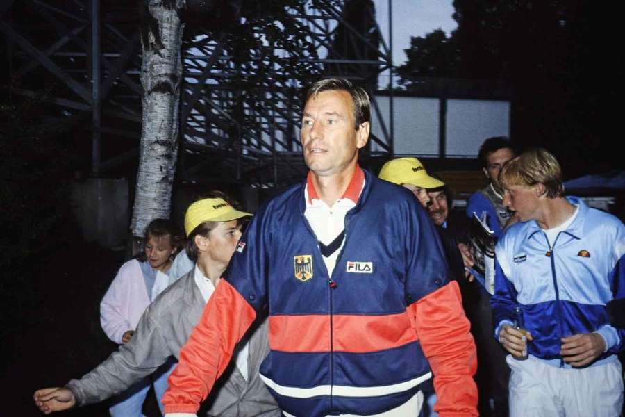 Nikola Pilic unter anderem mit Boris Becker im Jahr 1985.