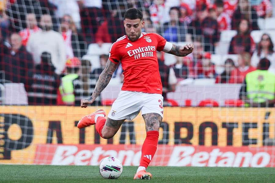 Otamendi ao serviço do Benfica