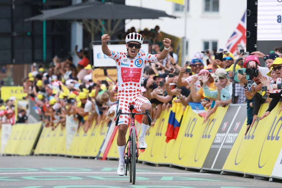 Richard Carapaz celebrates his victory on the 20th stage