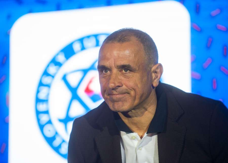 Calzona počas tlačovej konferencie SFZ.