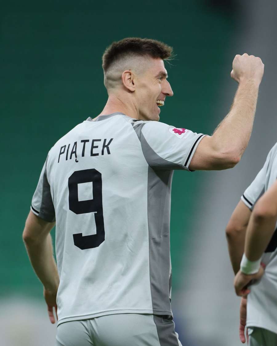 Piatek sigue marcando goles en Catar