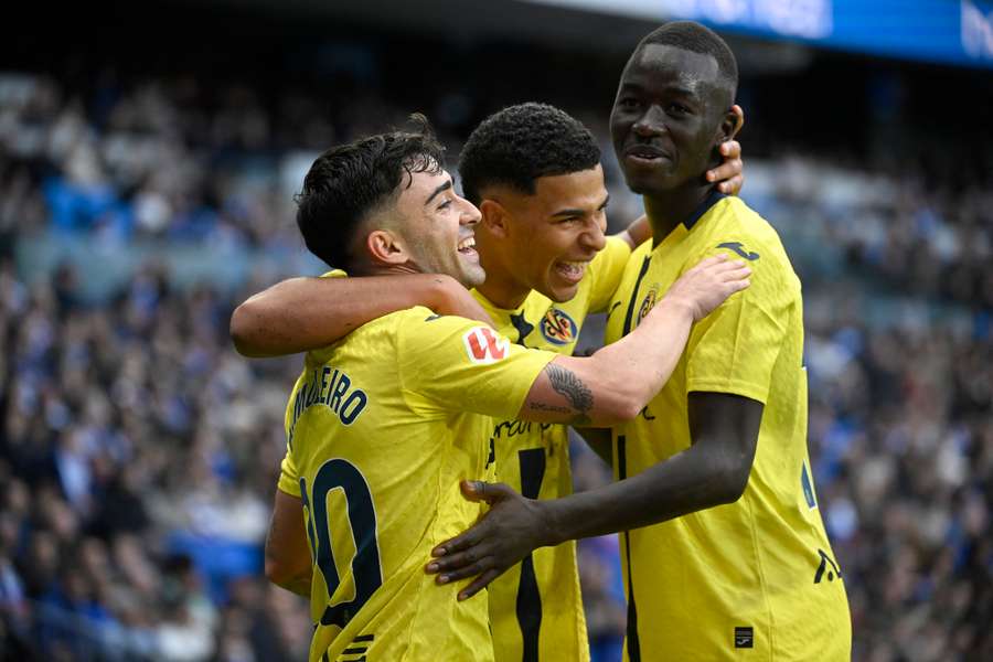 Alberto Moleiro (vlevo) rozhodl o výhře Villarrealu nad Realem Sociedad dvěma góly.