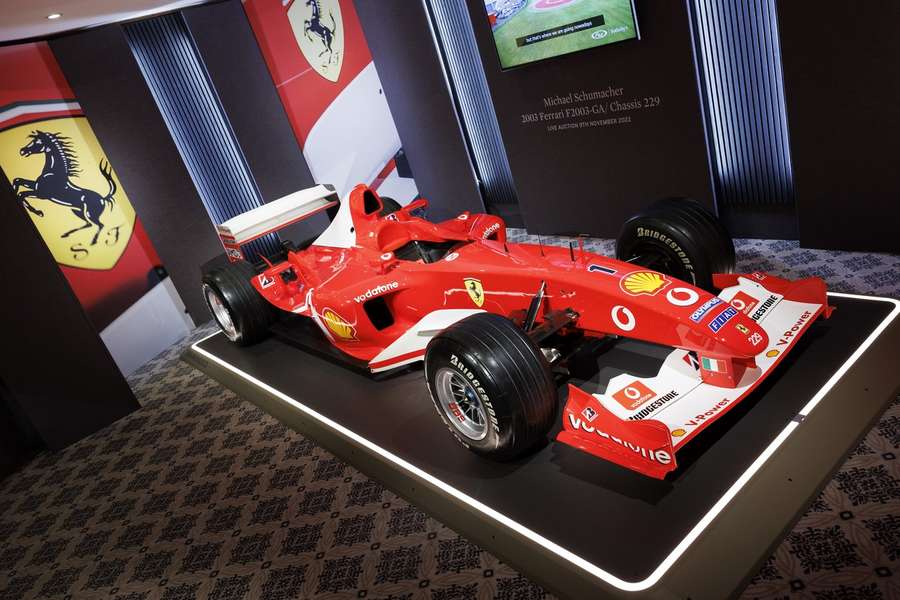 Monopostul Ferrari pilotat de Michael Schumacher, scos la vânzare