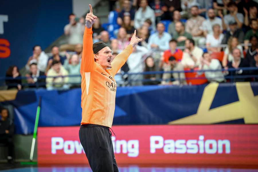 Jannick Green célébrant la victoire de son équipe. Jannick Green célébrant la victoire de son équipe.