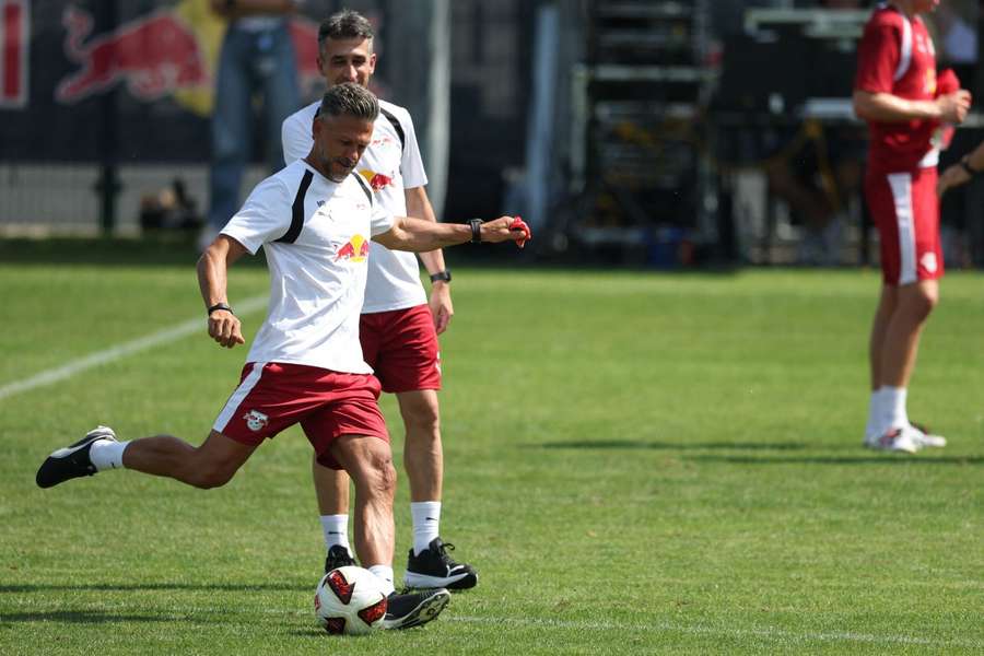 Demichelis kickt noch immer selbst gegen den Ball Demichelis kickt noch immer selbst gegen den Ball
