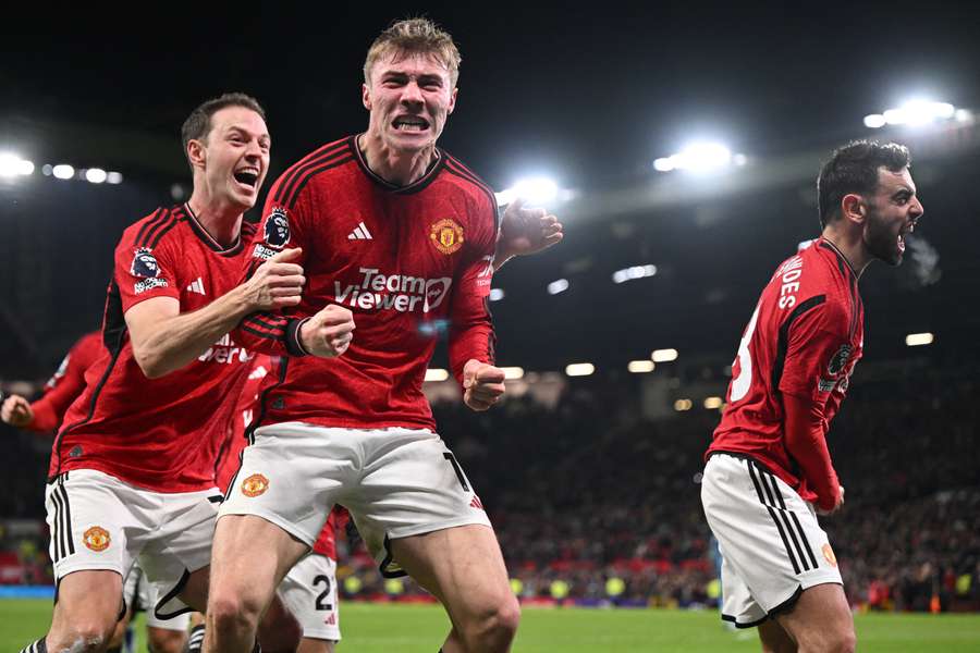 Højlund scorer første Premier League mål og bliver matchvinder for United i vanvittigt comeback