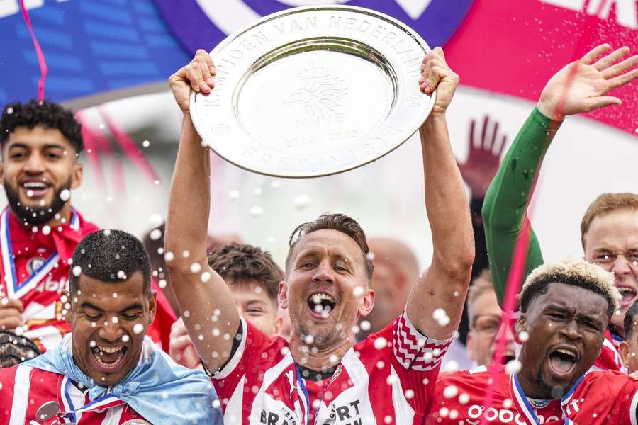 PSV captain Luuk de Jong lifts the Eredivisie trophy