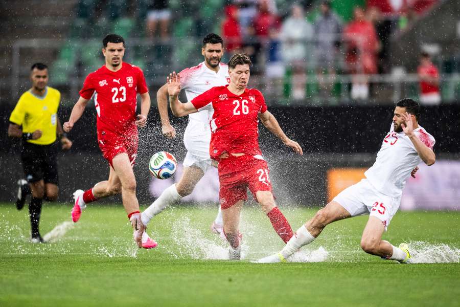 Switzerland's Cedric Itten fights for the ball with Jordan's Mohammad Al Dawoud Switzerland's Cedric Itten fights for the ball with Jordan's Mohammad Al Dawoud