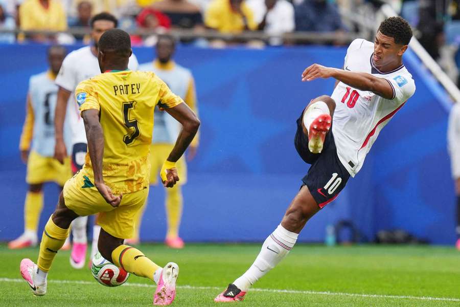 Thomas Partey bloqueia chute de Jude Bellingham