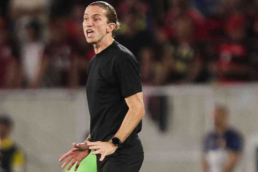Filipe Luís não curtiu a arbitragem no Maracanã