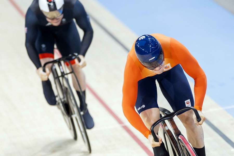 Harrie Lavreysen zette overtuigend de eerste stap naar de finale