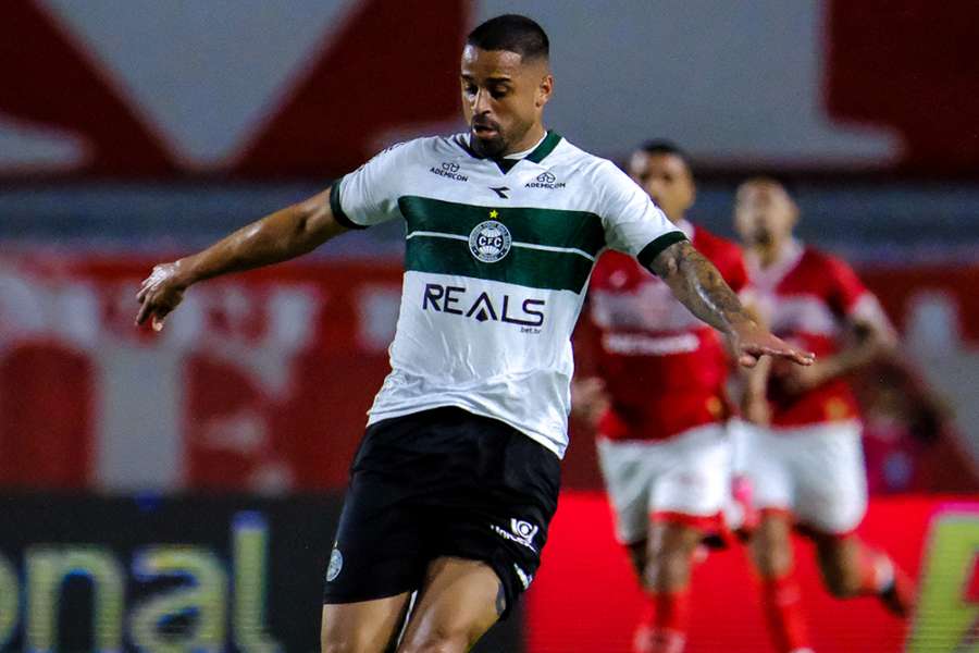 O Coritiba segue líder absoluto da Série B