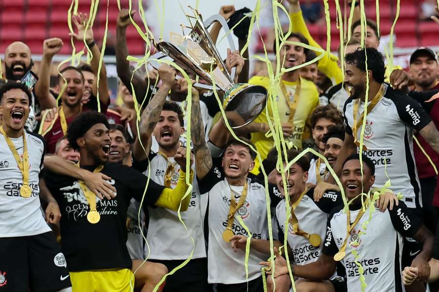 Corinthians é bicampeão da Supercopa Rei
