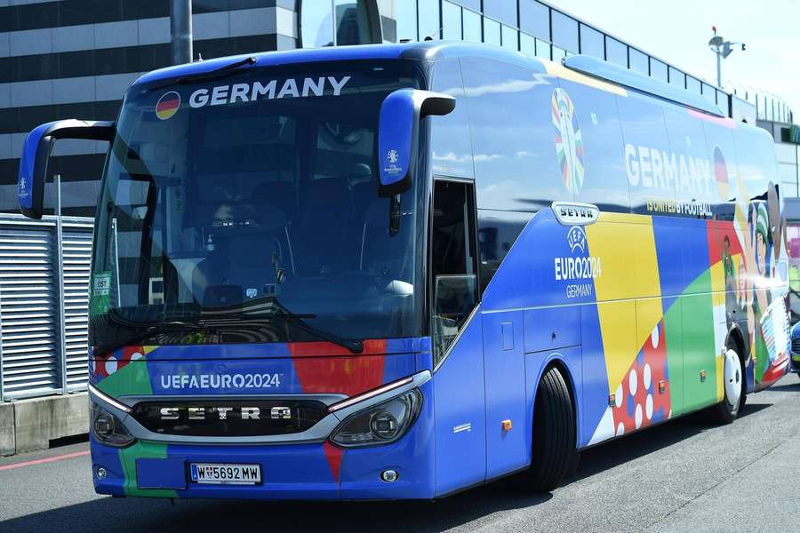 Der deutsche Mannschaftsbus bei der Ankunft in Dortmund