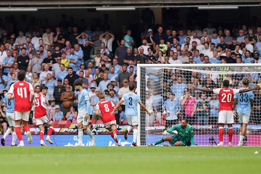 Odegaard slots home Arsenal's third goal