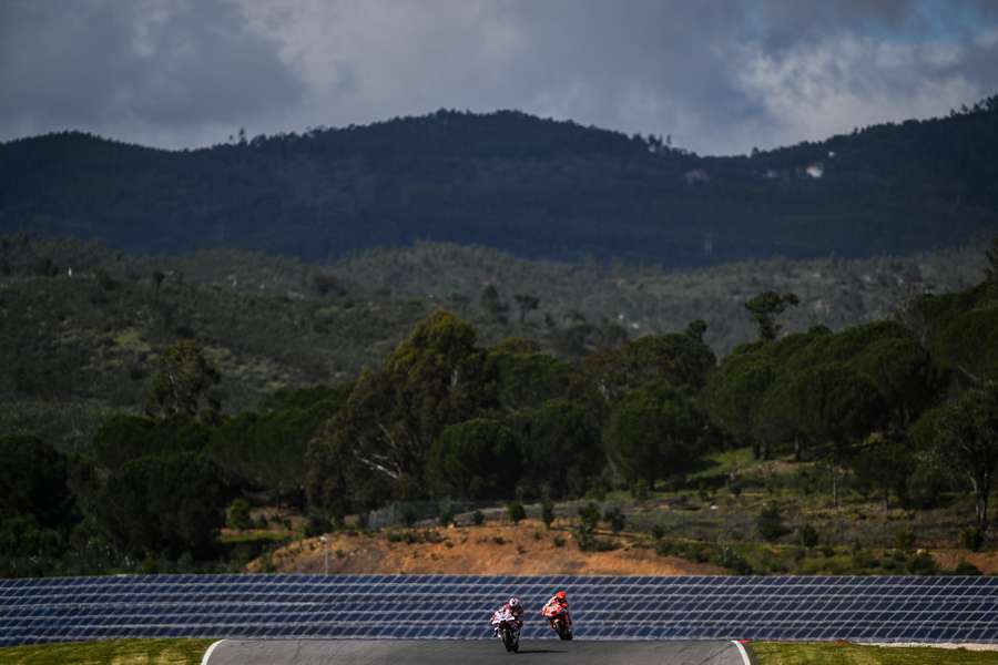 A corrida sprint acontece às 15:00 A corrida sprint acontece às 15:00