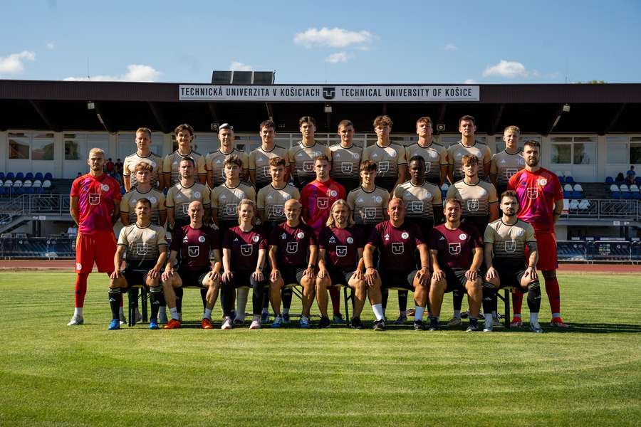 Slávia sa konečne ukáže domácim fanúšikom. Slávia sa konečne ukáže domácim fanúšikom.