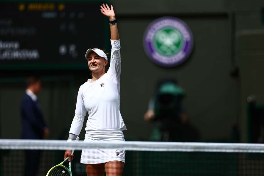 Barbora Krejcikova avançou para as meias-finais de Wimbledon pela primeira vez na sua carreira