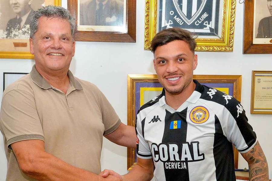 Nacional continua a reforçar a equipa