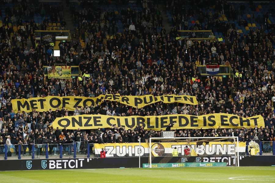 Vitesse-supporters in de wedstrijd tegen Fortuna Sittard