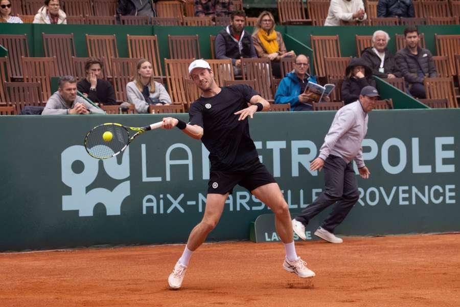 Van de Zandschulp in actie tijdens de Challenger Tour