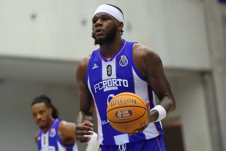 FC Porto fica à espera de nova data para a partida com o CAB Madeira FC Porto fica à espera de nova data para a partida com o CAB Madeira